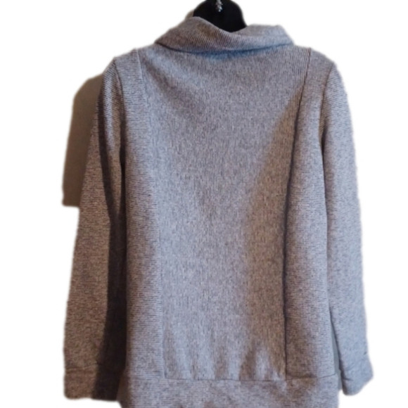 𝅺tommy Hilfiger cowl neck top. Pretty fabric and style. Size medium. - Picture 6 of 12